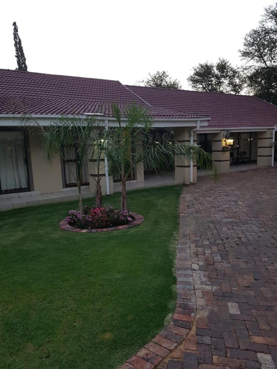 Beethovens Guest Lodge Vanderbijlpark Exterior photo